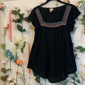 Woman’s flowy black top with detail embroidery